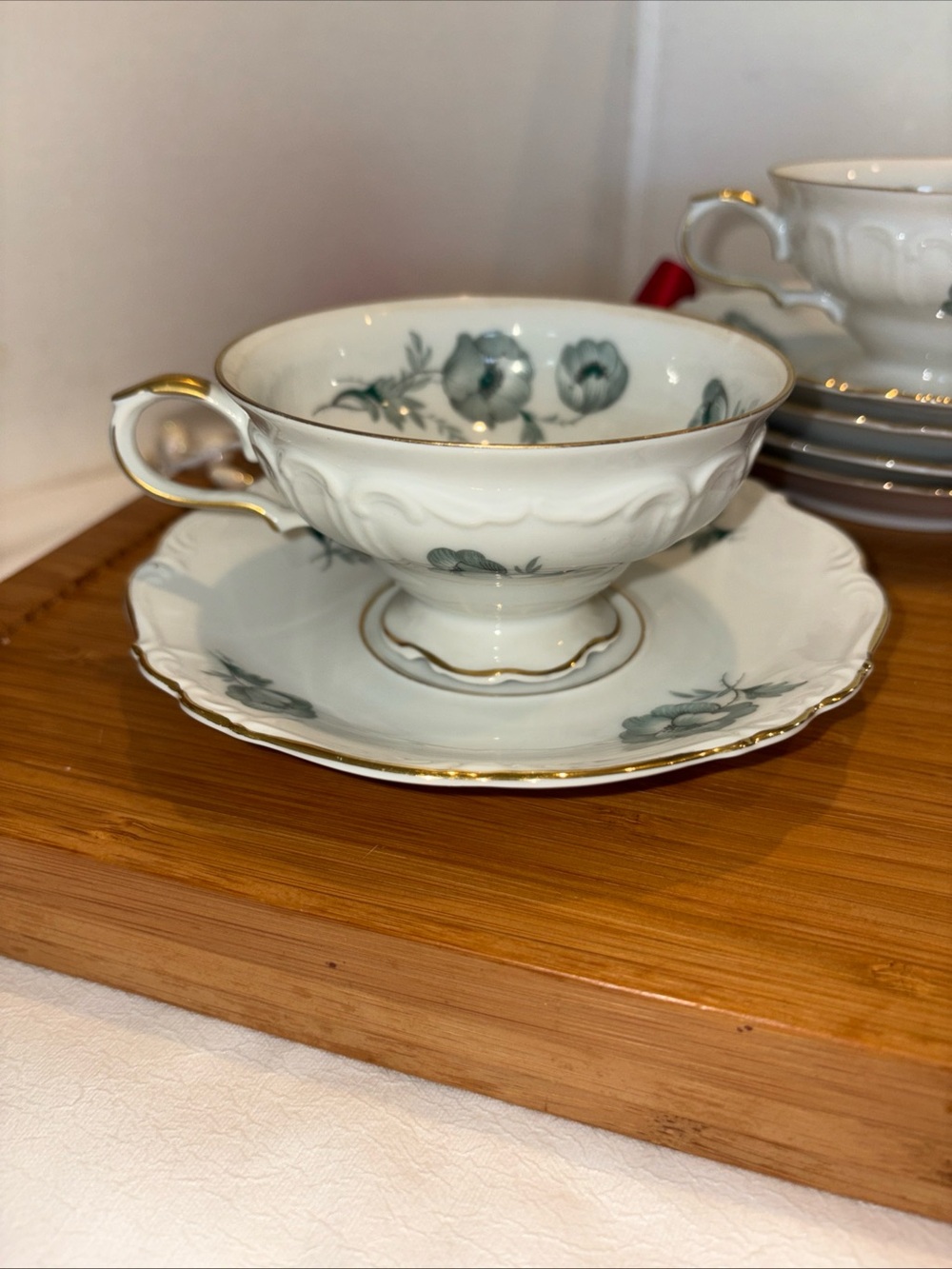 VTG Edelstein Porcelain 4 Teacup and 5 Saucers Green Floral Motif and Gold Trim